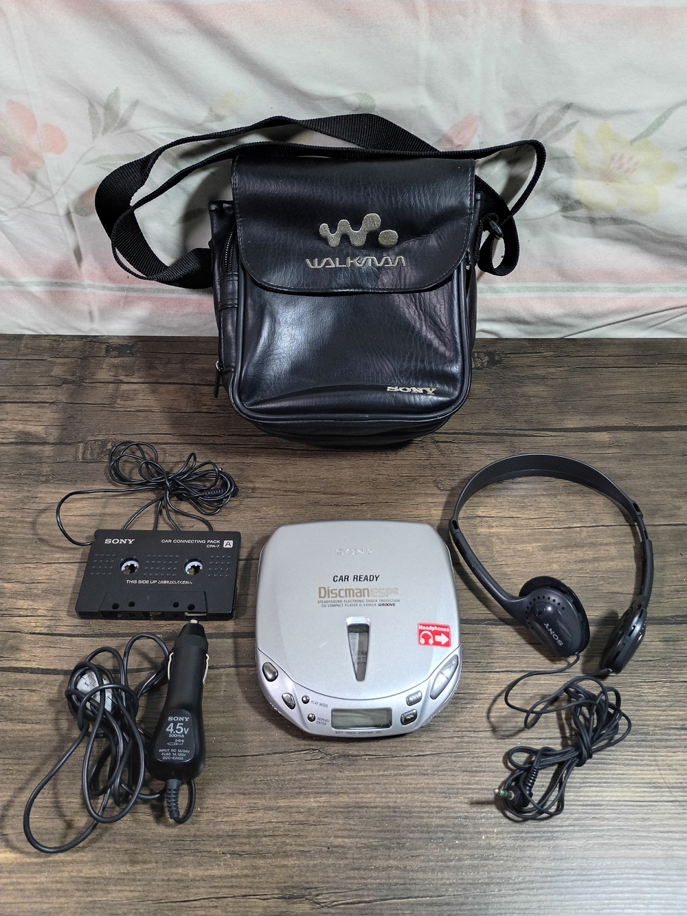 Sony Discman ESP2 Portable CD Player Silver  D-E456CK GROOVE W/Sony Carrying...